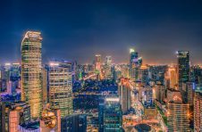 治理数字化 上海新风景 无人机为高楼拍“CT”，数字技术守护城市安全