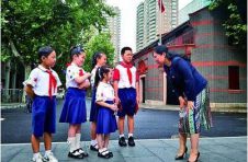 用爱的教育传递红色火种——记上海市黄浦区卢湾一中心小学校长、教师吴蓉瑾