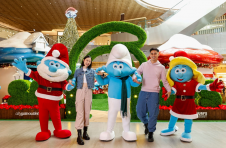 东荟城名店仓联乘蓝精灵打造「SmurfsUpChristmas」圣诞活动
